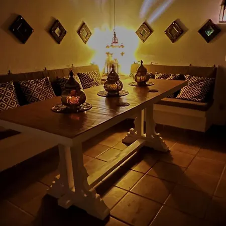 Casa Casablanca Carlos Park, Tranquil Yet Area 15 Minutes Walk To Town Centre Holiday home *