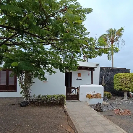 Casa Casablanca Carlos Park, Tranquil Yet Area 15 Minutes Walk To Town Centre * Playa Blanca (Lanzarote)