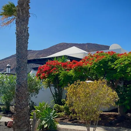 Casa Casablanca Carlos Park, Tranquil Yet Area 15 Minutes Walk To Town Centre Casa vacanze *